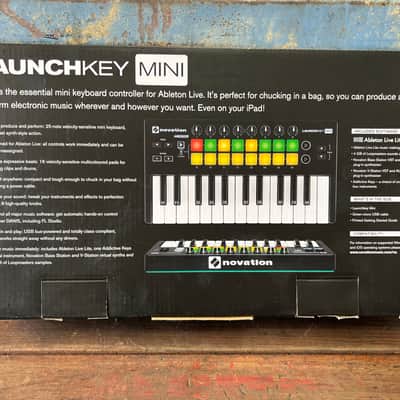 Novation Launchkey 25 MKII MIDI Keyboard Controller 2015 - 2020 - Black image 2