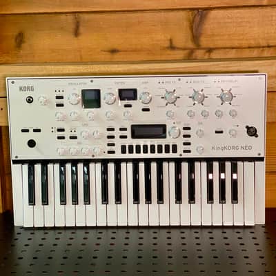 Korg KingKORG Neo 37-Key Analog Modeling Synthesizer  - White