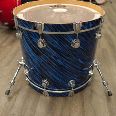 Pre-Owned DW Collector's Series 4-Piece Maple Shell Pack 10/12/16/22 (Twisted Blue Oyster) image 11