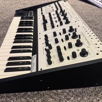 Oberheim TVS-Pro 49-Key 2-Voice Synthesizer image 2