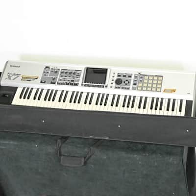 Roland Fantom-X7 76-Key Keyboard Workstation with Gator Case CG01JZ2
