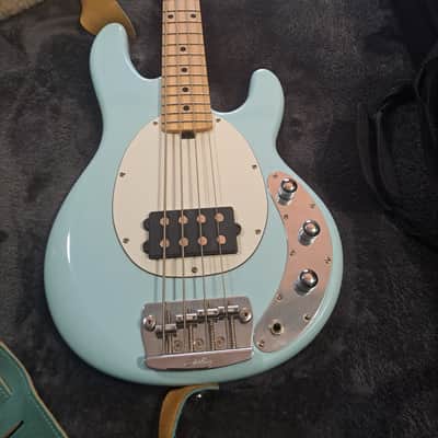 sterling stingray short scale image 1