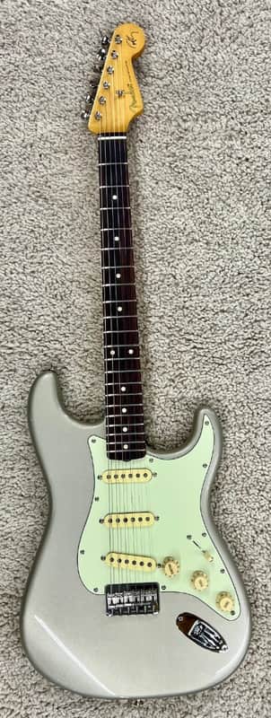 Fender Robert Cray Stratocaster Guitar, Rosewood Fingerboard, Inca Silver - MIM