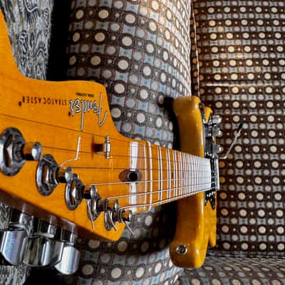 Fender American Professional Stratocaster, Light Ash with Maple Fretboard 2018 - Aged Natural image 6