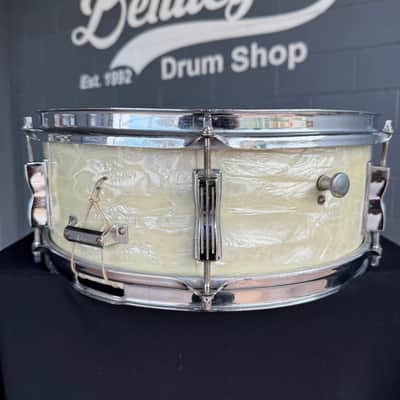 Vintage 60's Ludwig 5x14" Pioneer 6-Lug Snare Drum in White Marine Pearl (Rm4) image 4