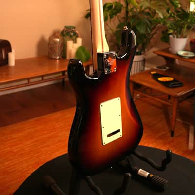2018 Fender American Professional Stratocaster HSS Shawbucker – 3-Tone Sunburst w/ Hardshell Case image 9