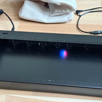 4ms Pod 60 (powered) + dust cover image 2