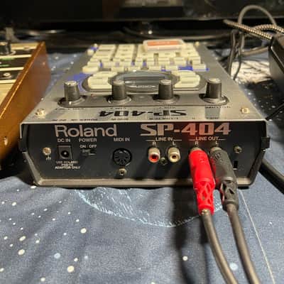 Roland SP-404 OG Works Great Incl. 1GB Card and Power image 9