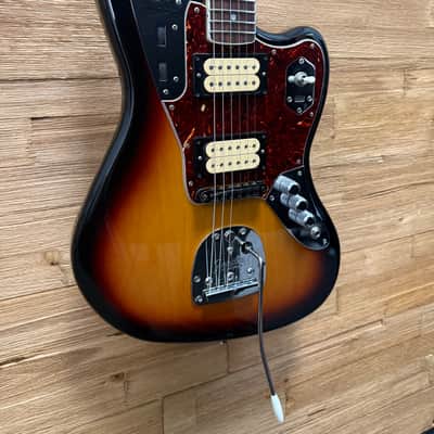 Fender Kurt Cobain Jaguar Guitar-2013-MIM- 3-Color Sunburst 8lbs 9oz w/gig bag image 3