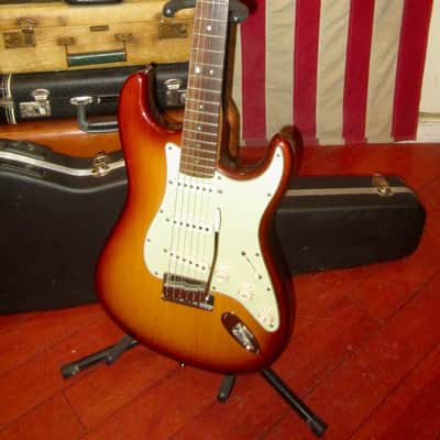 2007 Fender American Deluxe Stratocaster Sunburst image 3