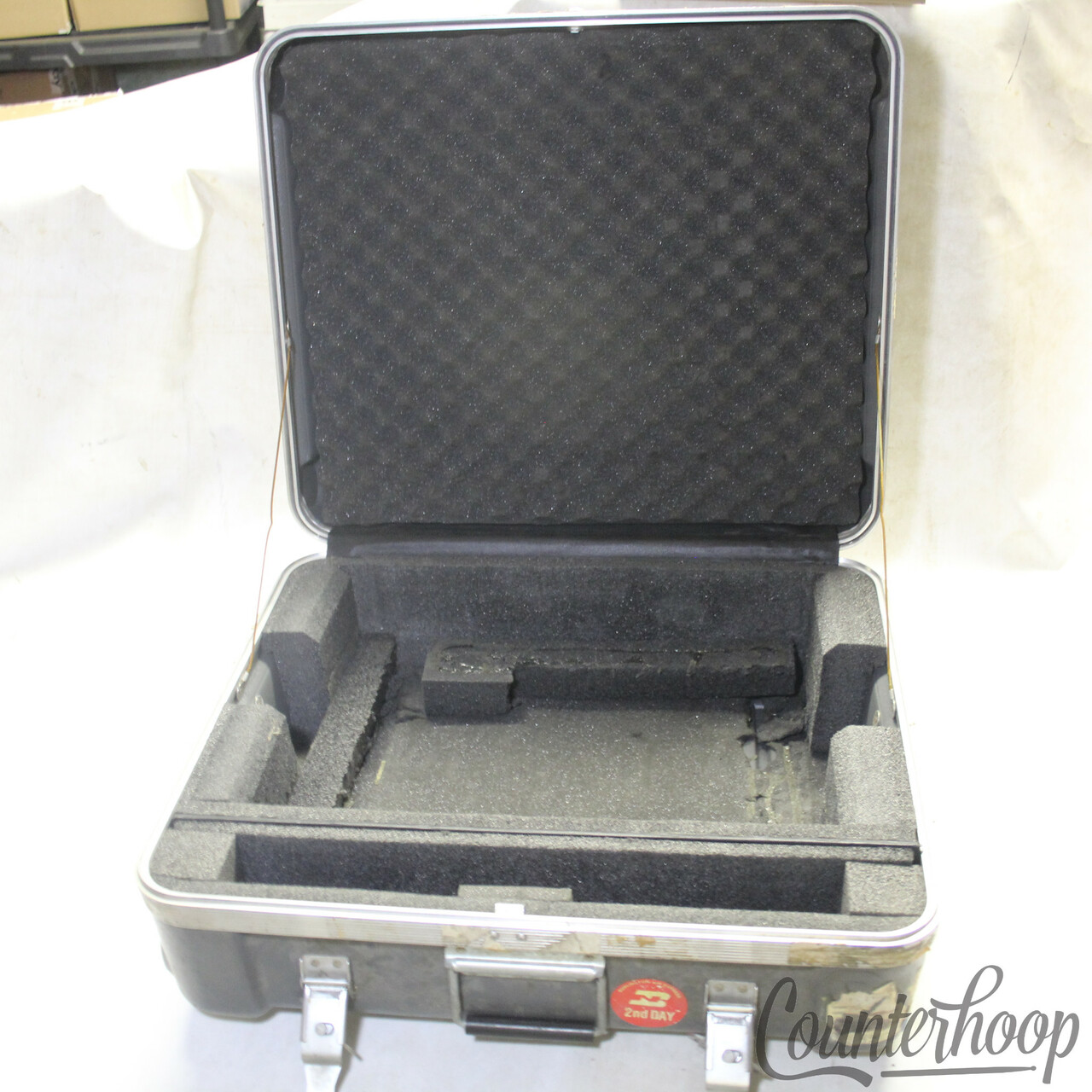ATA Flight Case Hard Shell Snare Drum Padded Heavy Duty Latch Clamps 26x22x11" — main photograph