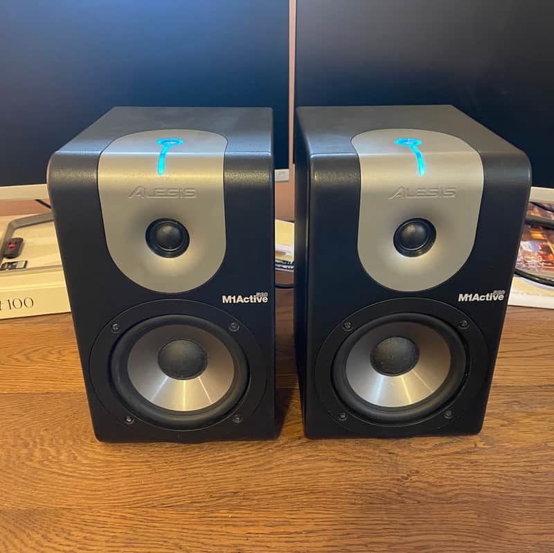 Alesis M1Active 520 5" Powered Studio Monitors (Pair) 2010s - Black image 1