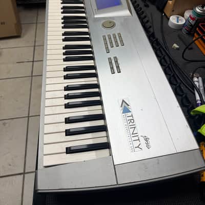 Immagine Korg Trinity V3 Pro 76-Key 32-Voice Polyphonic Workstation 1998 - Silver - 5