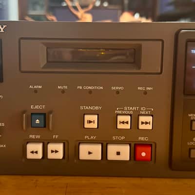 Sony PCM-7030 Professional DAT Recorder image 3