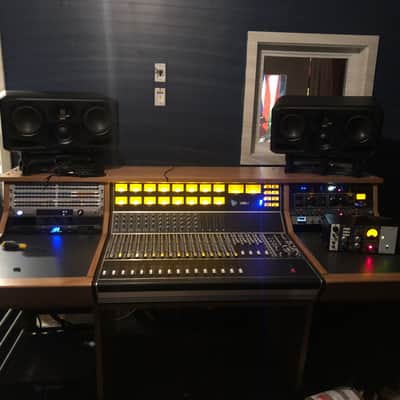 API 1608 16-Channel 8-Bus Recording Console (Loaded, 6 x 550A / 6 550B / 4x 560) 2010s - Black image 1