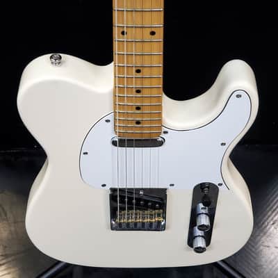 G&L Tribute Series ASAT Classic 2016 - Classic White w/FREE Set Up image 4