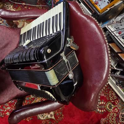 Covella Made In Italy Piano Accordion 41/120 W Straps And Case image 6