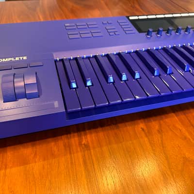 Native Instruments Komplete Kontrol S49 Mk2 25th Anniversary Edition in Ultraviolet Purple image 2