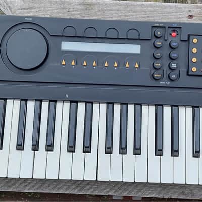 Yamaha YS100 FM Synthesizer 1988 - Black