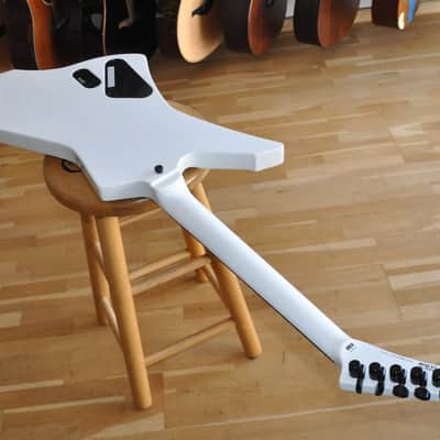 ESP LTD Snakebyte SW Snow White / James Hetfield (Metallica) Signature / Made in Korea / Explorer Type / W26030094 image 9