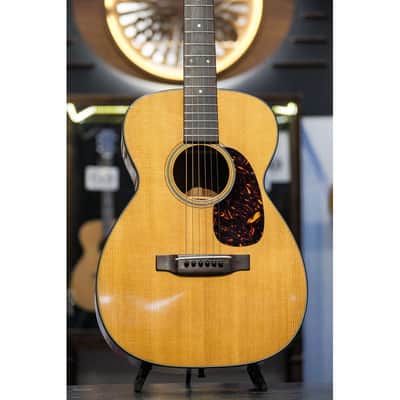 1962 Martin 0-18 natural image 1