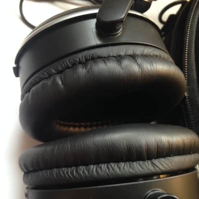 Audio technica ATH-ANC27 Quiet Point Active Noise-Cancelling headphones black image 3