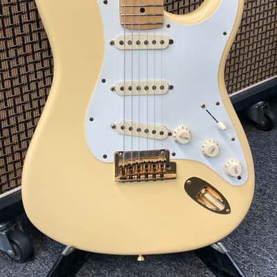 Fender Limited Edition American Professional Stratocaster 2018 - Vintage White/Gold Hardware image 1