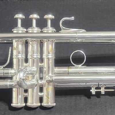 Bach Stradivarius 37 Bell Trumpet, 1 Mouthpiece &2 handle hardwood case & Key 1975-1979 - Silver plated image 7