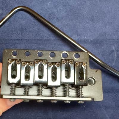 Hipshot 6-String 6-Screw Synchronized Narrow Tremolo Bridge 2020s - Black image 3