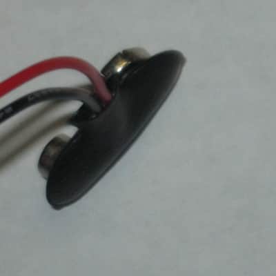 ONE very lightly used genuine Boss 9v battery clip [specifically for Boss pedals that use battery clip with black plastic covering near the terminal part (which are most of them) - but can be a replacement for the gray battery clip] image 9