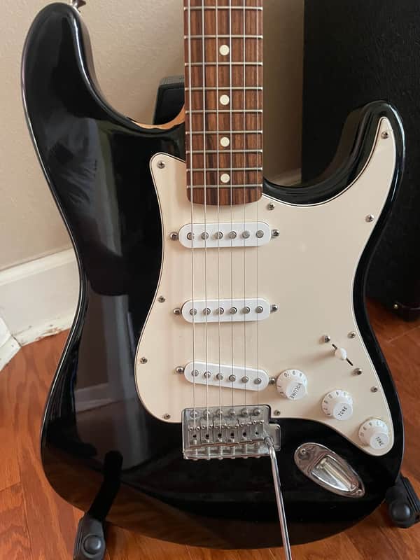 Fender Standard Stratocaster with Rosewood Fretboard 1998 - 2005 - Black image 1
