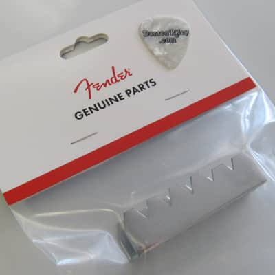 Fender USA Jaguar Pickup Shield Claw 0054493049 image 3