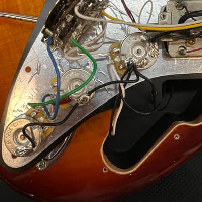 Fender Player Stratocaster HSS Plus Top with Pau Ferro Fretboard 2019 - 2024 - Tobacco Sunburst image 9