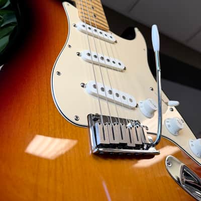 Fender American Stratocaster Maple 2004 - 3 Tone Sunburst image 6