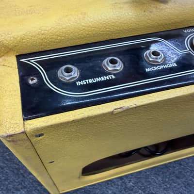 Oahu Valco Made Amp Similer to Champ 1958 - Yellow image 8
