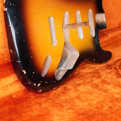 Freakaster Stratocaster Relic Body 3 Tone Sunburst image 15