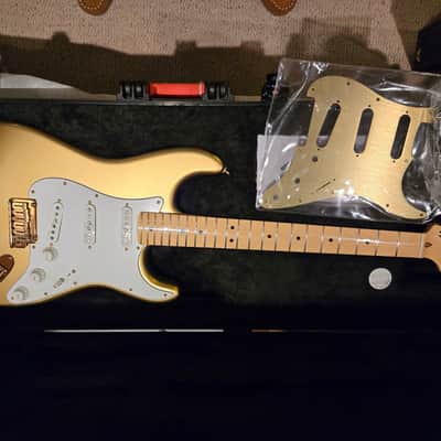 Fender American Stratocaster DeLuxe 2012 - Aztek Gold- Spilt Coil Custom Pickups image 1