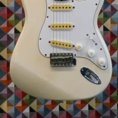 Squier Stratocaster 1984-87 - White image 2