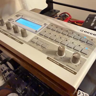Access Virus TI Snow Desktop Digital Synthesizer 2008 - White image 3
