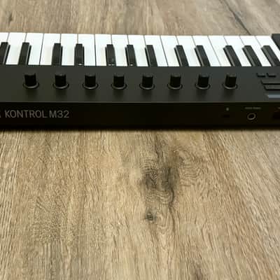 Native Instruments Komplete Kontrol M32 2019 - Black image 3