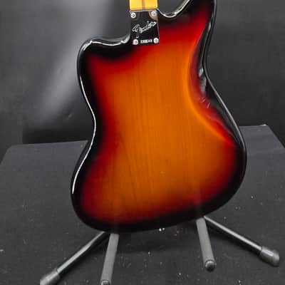 Fender 0114990300 American Professional Classic Jaguar®, Rosewood Fingerboard, 3-Color Sunburst image 7