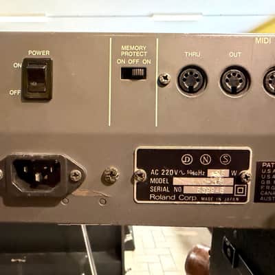 Roland Juno-106 61-Key Programmable Polyphonic Synthesizer 1984 - 1985 - Black image 7