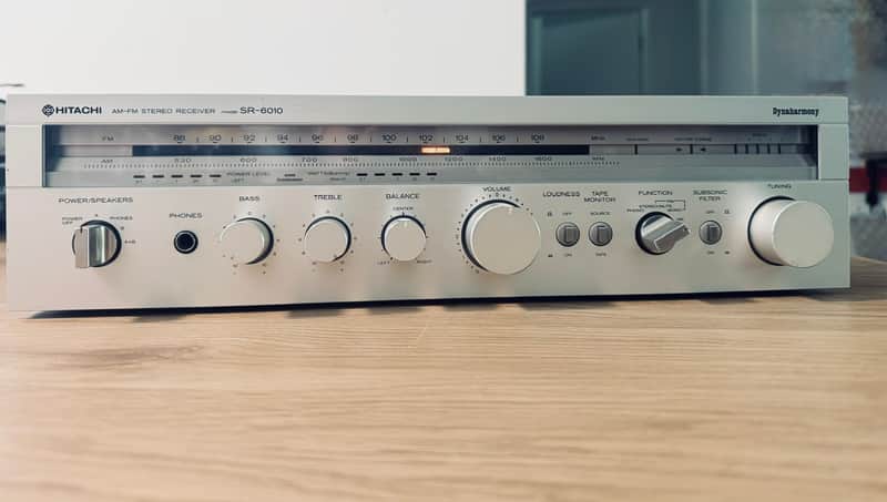 Hitachi SR-6010 Vintage Stereo Receiver – Made in Japan