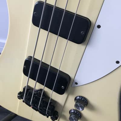 1989 Gibson Thunderbird white color image 8