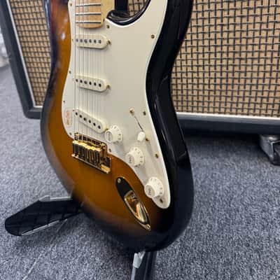 Fender 50th Anniversary American Deluxe Stratocaster 2004 - Sunburst image 4