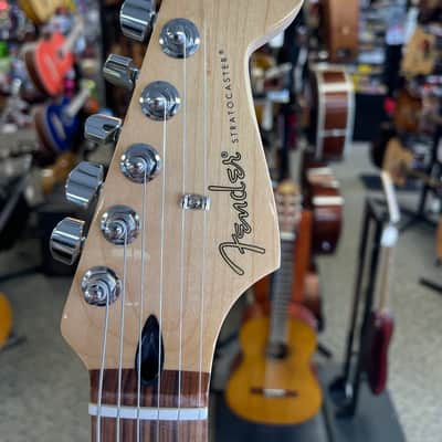 Fender  Player Stratocaster  2022 Fiesta Red limited Edition image 3