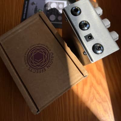 Origin Effects Deluxe61 Amp Tremolo & Drive 2021 - Silver image 3