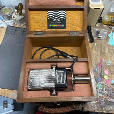 Super Clean Toshiba F Ribbon microphone with new ribbon & cable - film prop used on screen! Walnut case image 6