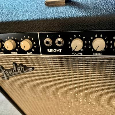 Fender "Custom" Vibrolux Reverb 40-Watt 2x10" - 1990 - Black image 4