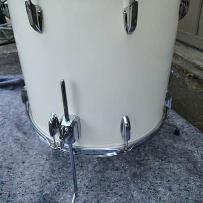 Premier 18"(Diameter)x16"(Depth) Floor Tom 1970's - White Wrap image 5